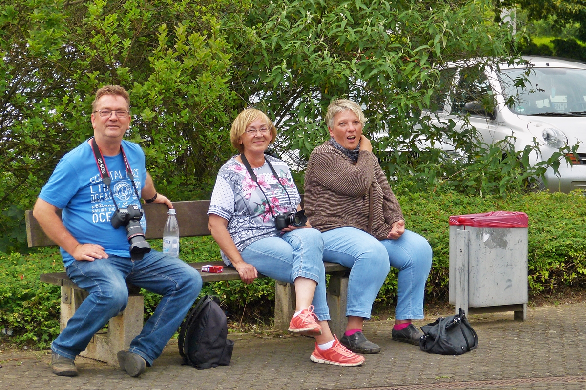 . Kurze Pause fr die gestressten und windzerzausten Fotografen in Bonn-Beuel. 27.06.2015 (Hans)