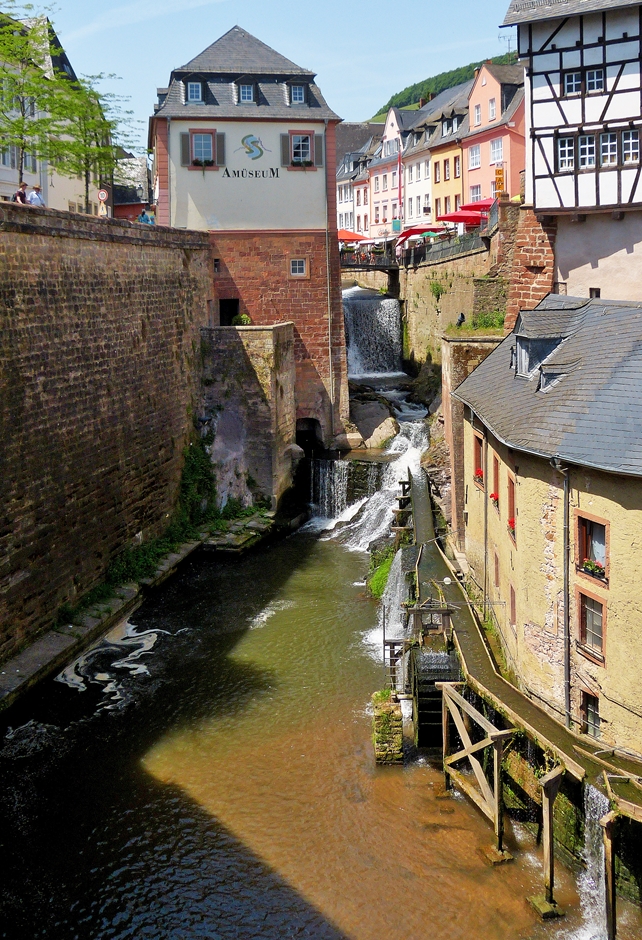 . Saarburg - Der 18 Meter hohe Wasserfall der Leuk. 09.06.2014 (Hans)