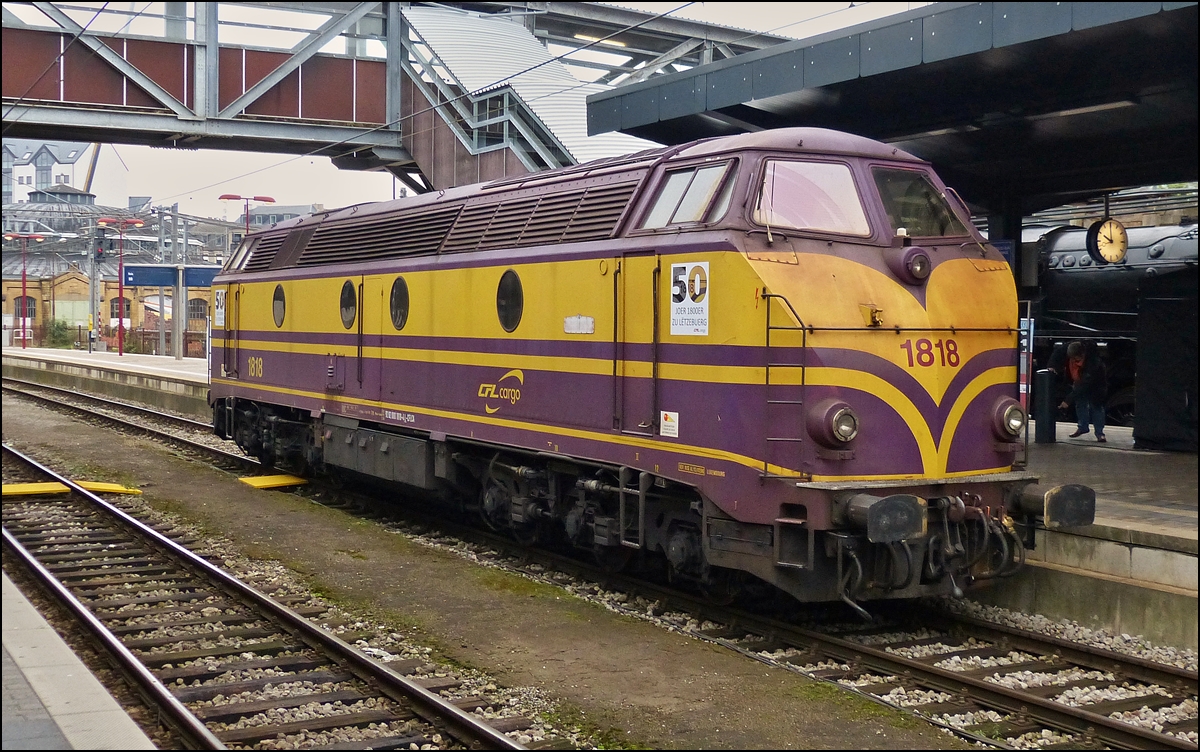 . Seit 50 Jahren unermdlich im Einsatz, prsentierte sich die 1818 als Ausstellungsstck im Bahnhof von Luxemburg Stadt. Diese Lok wird der Nachwelt als Museumslok erhalten bleiben. 12.10.2013 (Hans)