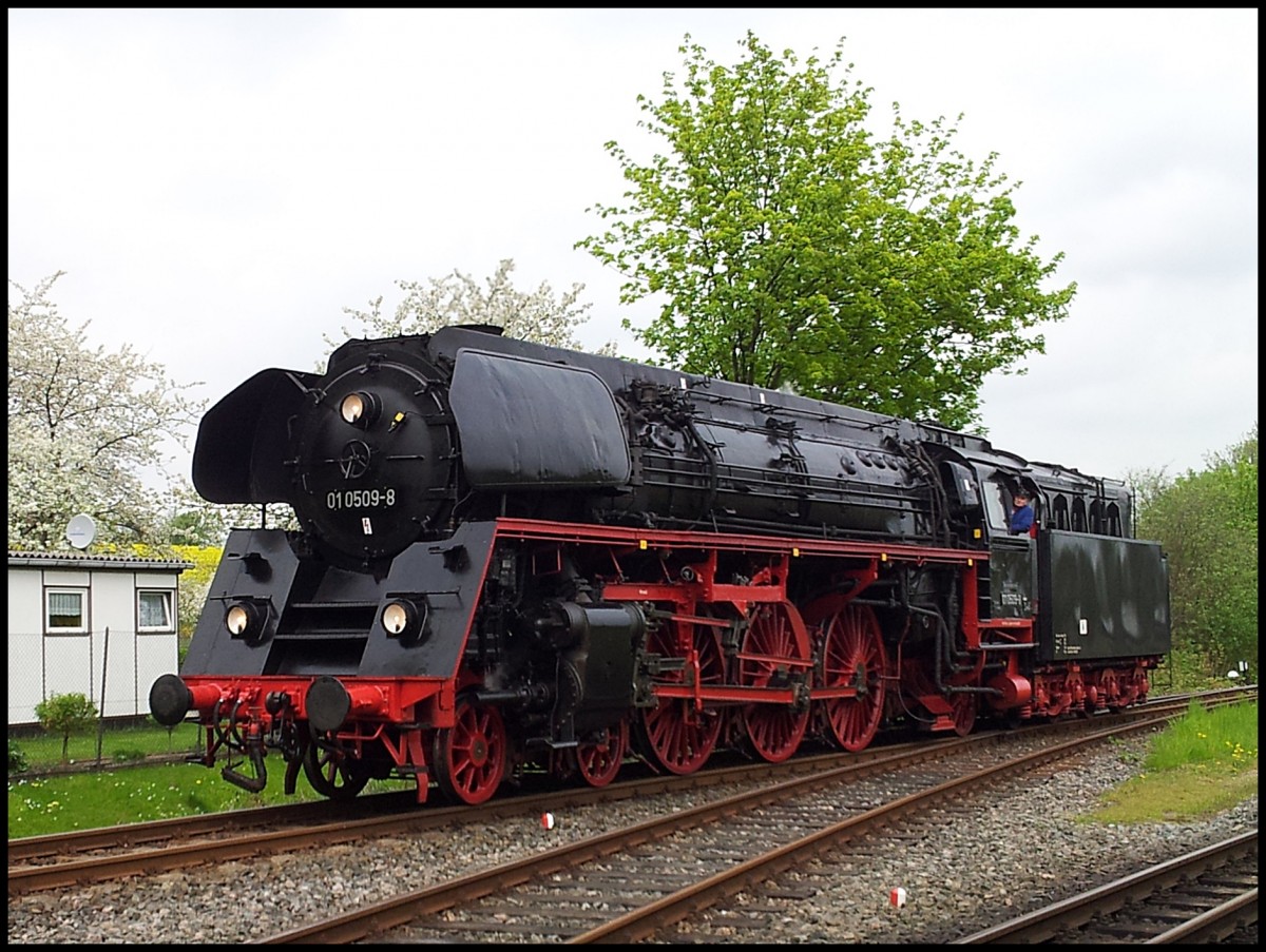 01 0509-8 auf dem Bahnhofsfest in Putbus am 11.05.2013