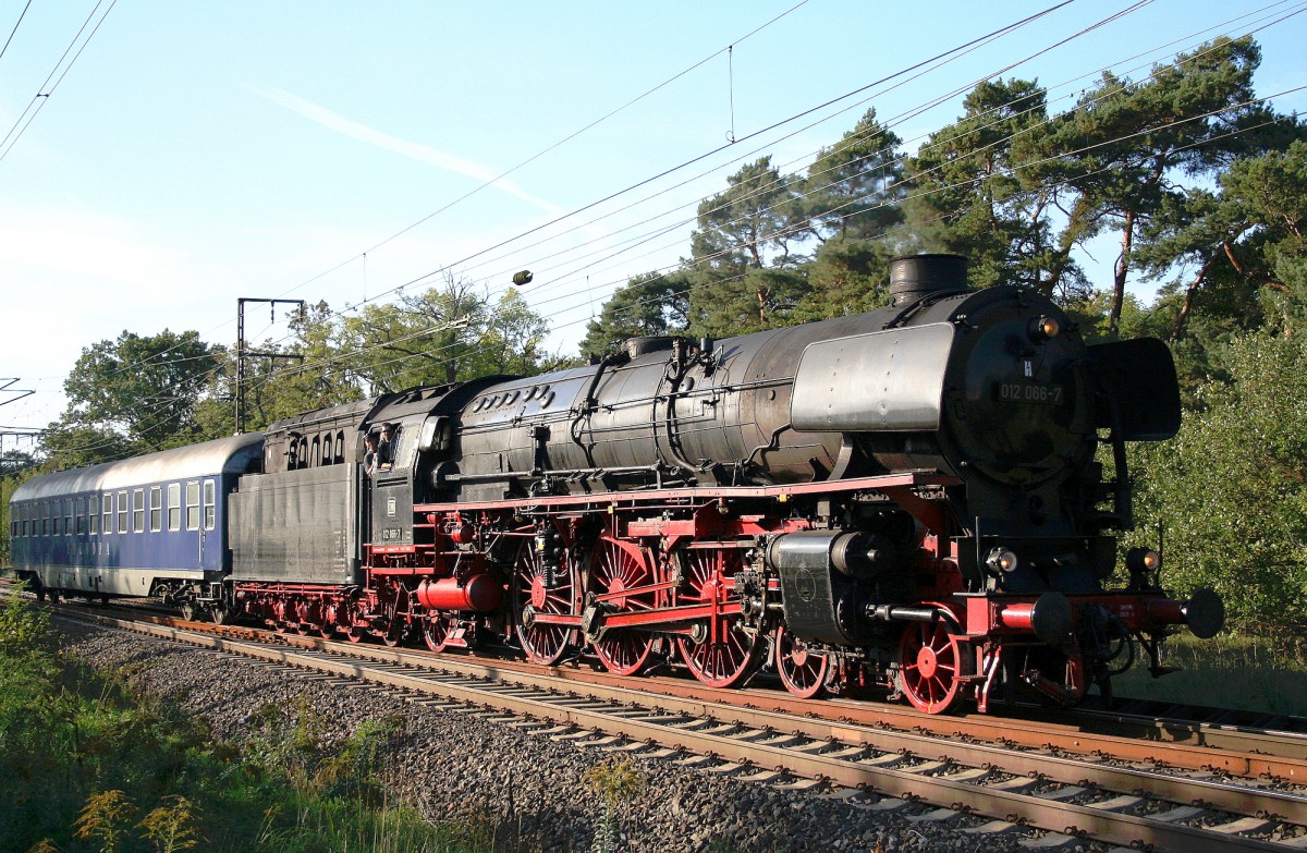 01 1066 bei einer �berf�hrungsfahrt am 03.10.2015 an der Stockschneise bei Weiterstadt.
