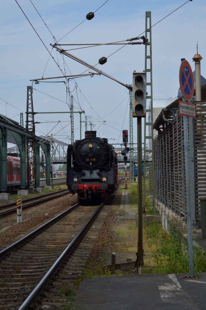 01 118 (HEF) beim Umsetzen in Darmstadt Hbf am 14.05.2015