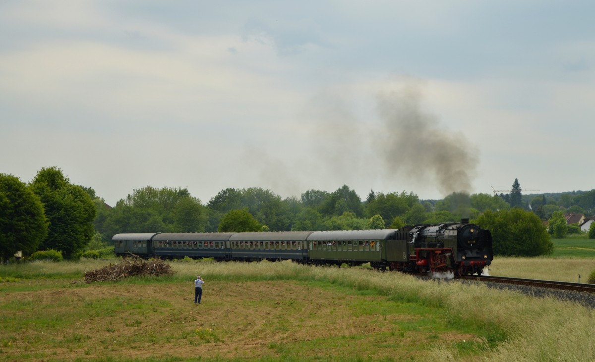 01 118 (HEF) in der Fotokurve bei Kelkheim am 25.05.2015