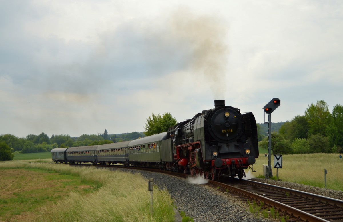 01 118 (HEF) in der Fotokurve bei Kelkheim am 25.05.2015 (3)
