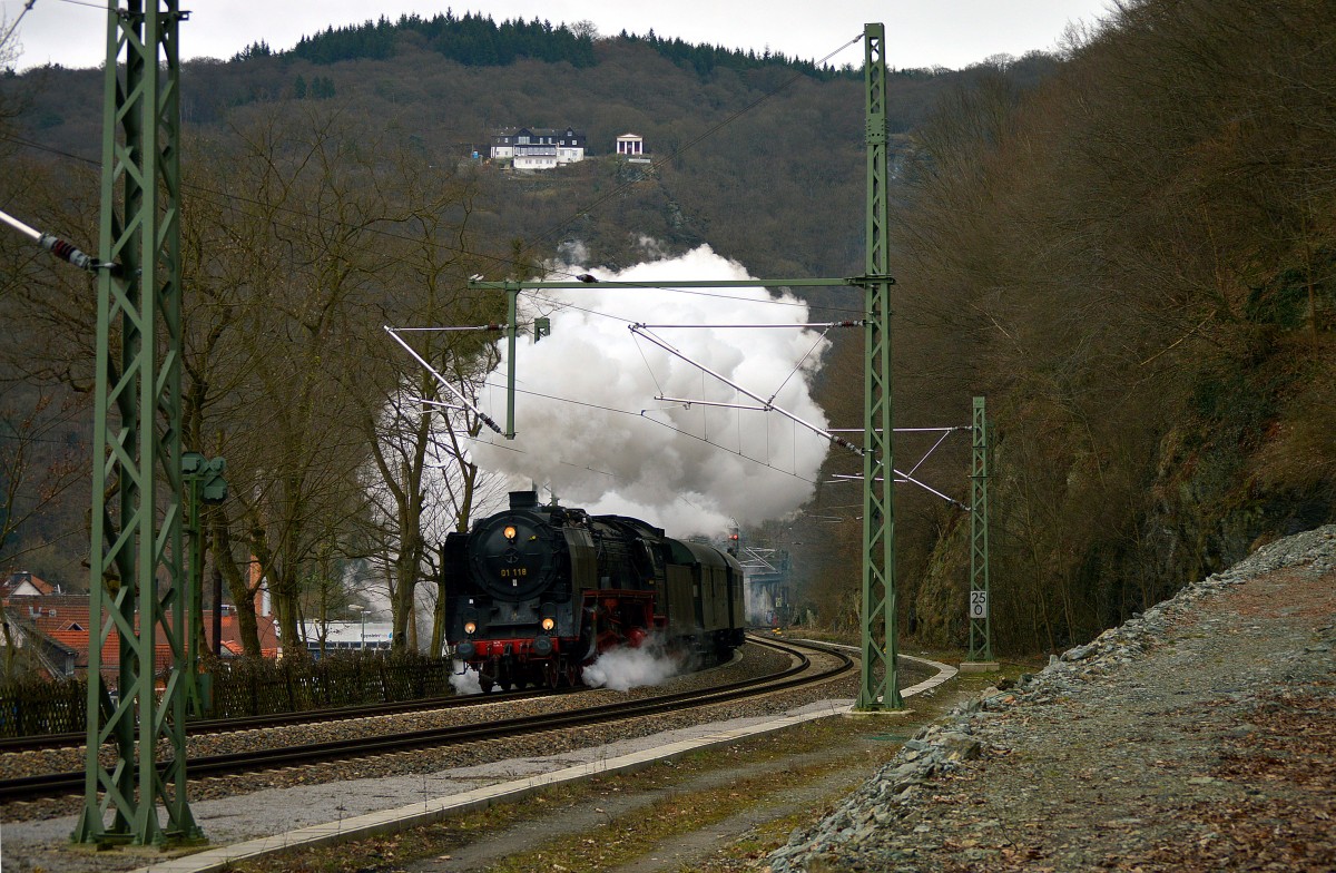 01 118 der Historischen Eisenbahn Frankfurt am 22.03.2015 vor Eppstein mit dem Westerwald Express.