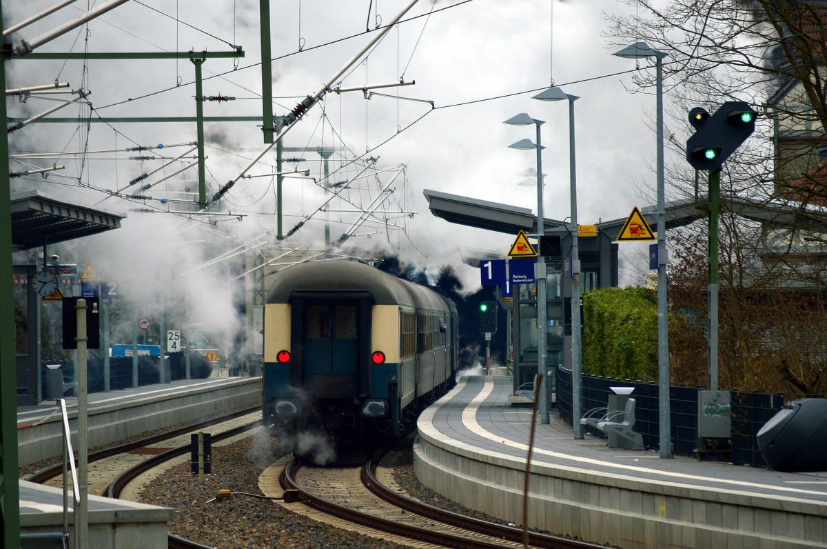 01 118 der Historischen Eisenbahn Frankfurt am 22.03.2015 vor Eppstein mit dem Westerwald Express.Auch sehr interessant die Durchfahrt und die Einfahrt in den Tunnel, der durch die Dampffahne etwas verdeckt ist.
