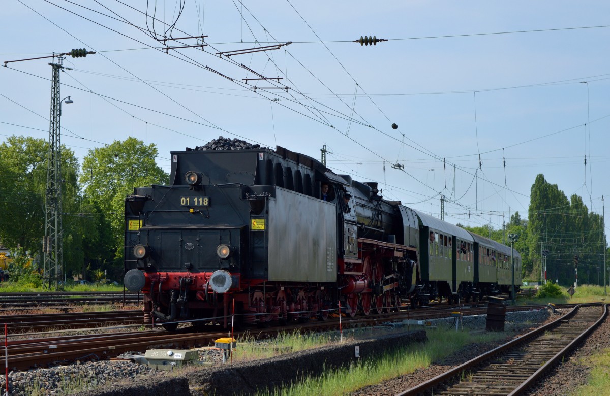01 118(HEF) kam mit den ersten Pendelzug von Darmstadt Hbf am 14.05.2015 wieder.
