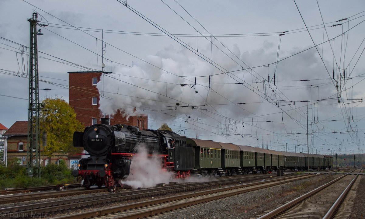 01 150 bei der Ausfahrt aus Da-Kranichstein am 28.10.17