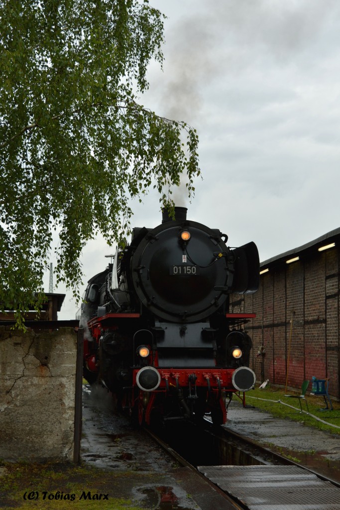 01 150 beim Wasserfassen im DB Museum Koblenz beim Sommerfest am 13.06.2015