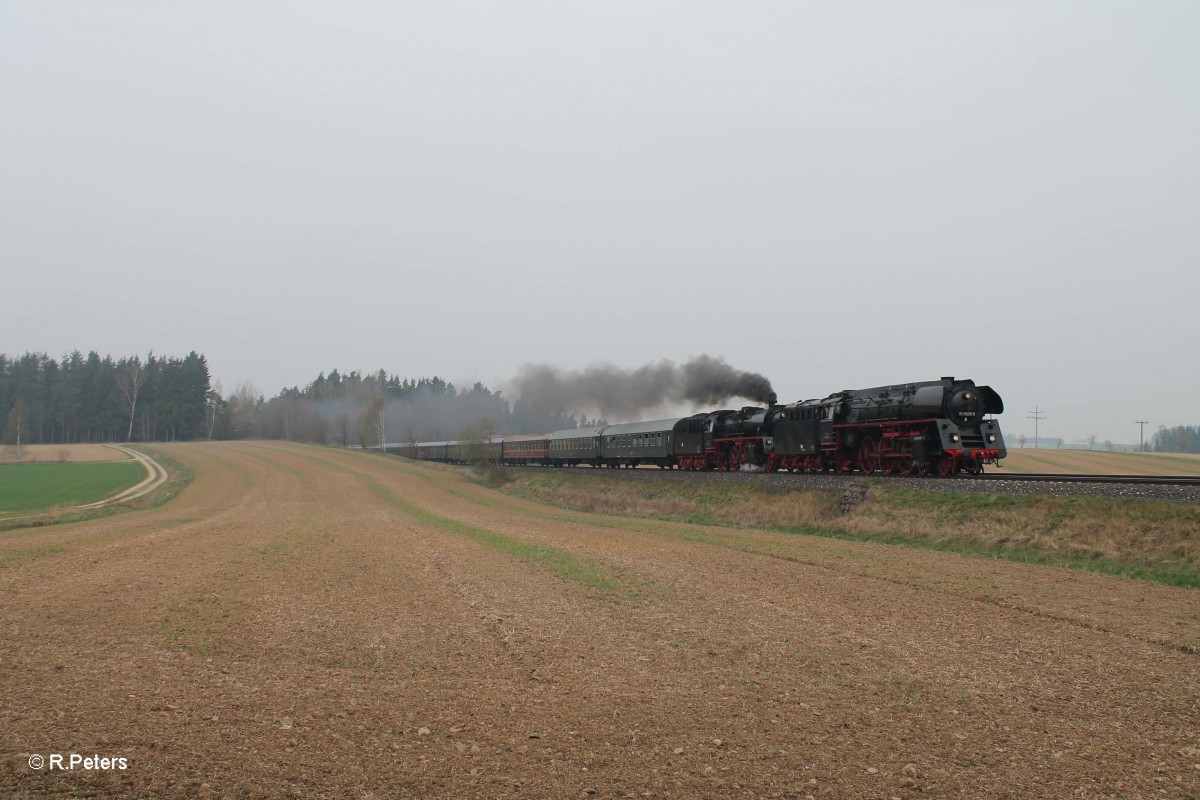 01 509 + 35 1097 der Press mit dem Sonderzug Erzgebirge Rundfahrt bei Unterthölau. 05.04.14