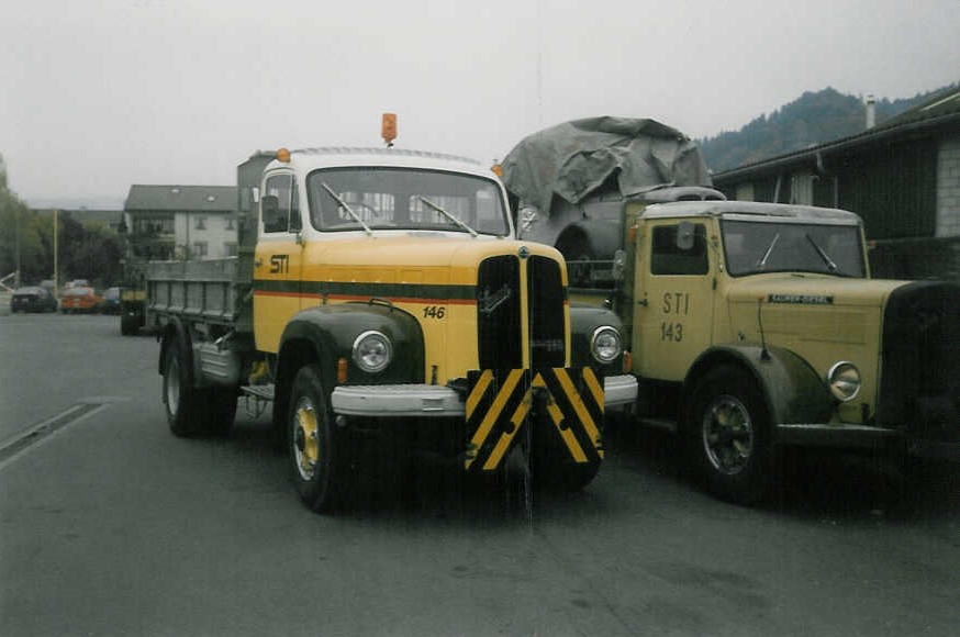 (020'429) - Aus dem Archiv: STI Thun - Nr. 146 - Saurer am 30. Oktober 1997 in Thun, Garage