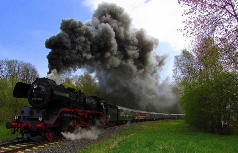 03 2155-4 bei der Ausfahrt aus Steinbach-Hallenberg mit dem Schokoladen-Express Nossen-Schmalkalden und zur�ck.Aufgenommen am 19.April.2014