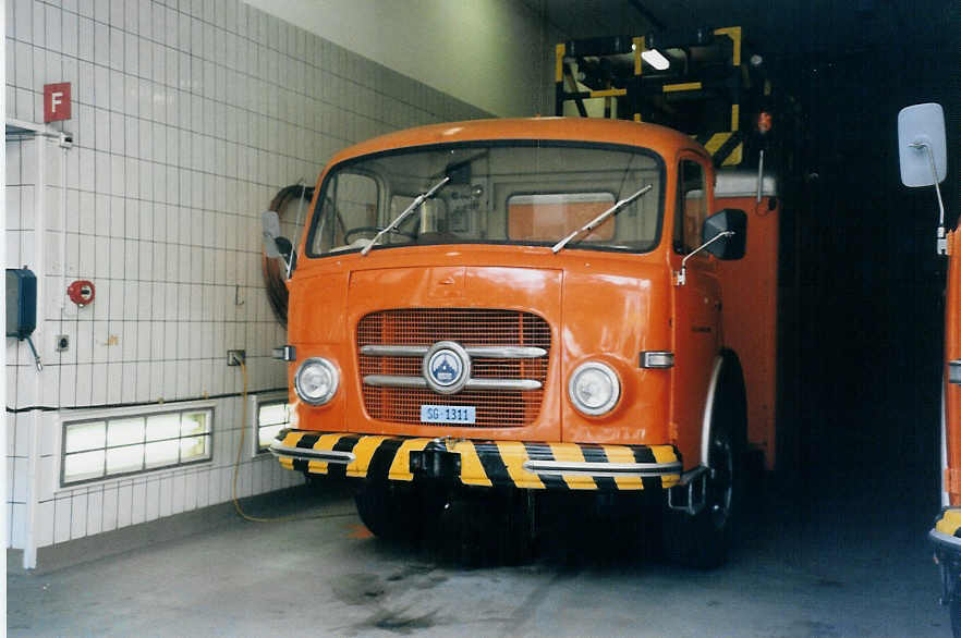 (059'501) - Aus dem Archiv: VBSG St. Gallen - SG 1311 - Saurer am 29. Mrz 2003 in St. Gallen, Depot