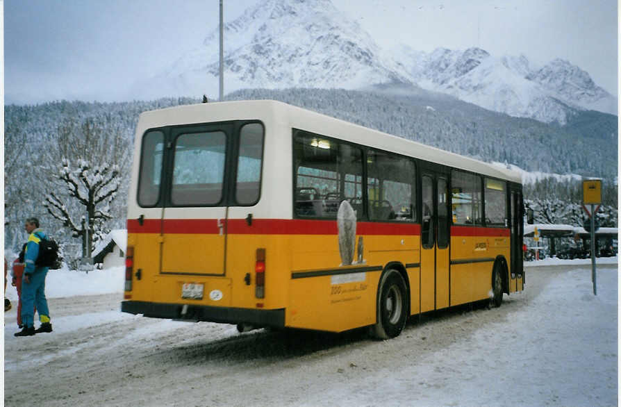 (082'417) - PostAuto Graubnden - GR 102'342 - NAW/Hess (ex P 24'458) am 1. Januar 2006 beim Bahnhof Scuol-Tarasp