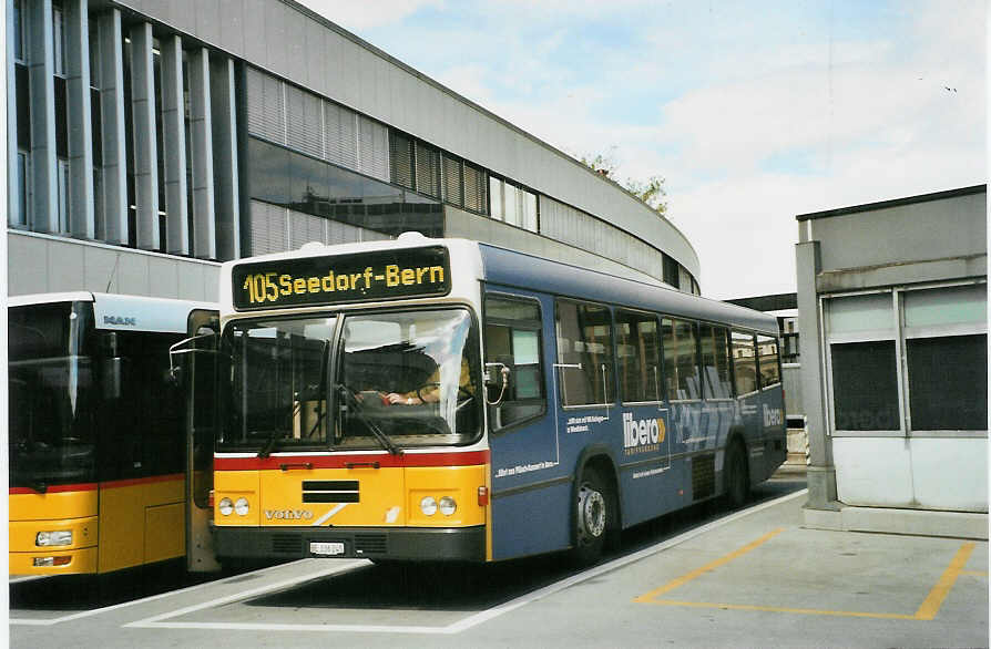 (085'915) - Steiner, Ortschwaben - Nr. 7/BE 336'245 - Volvo/Lauber am 5. Juni 2006 in Bern, Postautostation