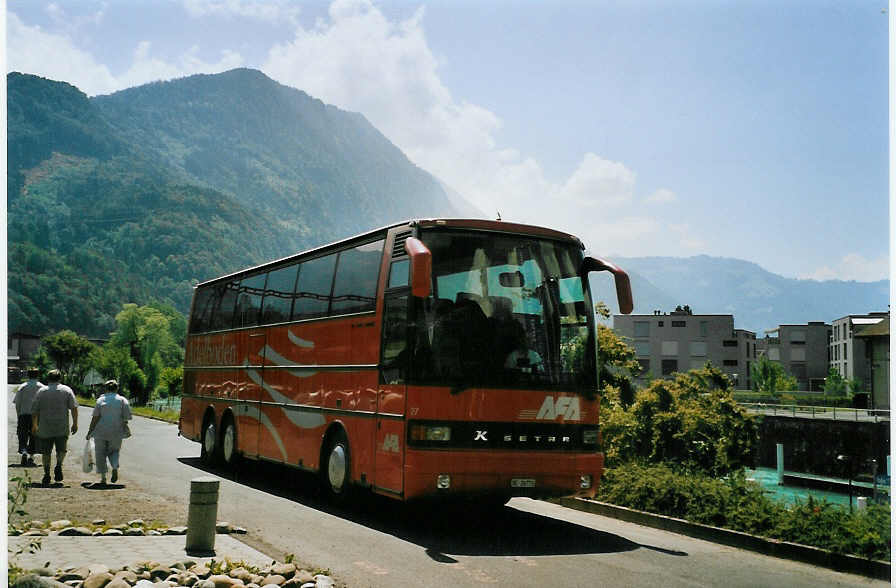 (087'111) - AFA Adelboden - Nr. 27/BE 26'773 - Setra (ex Nr. 23; ex Flck, Brienz) am 2. Juli 2006 beim Bahnhof Interlaken West