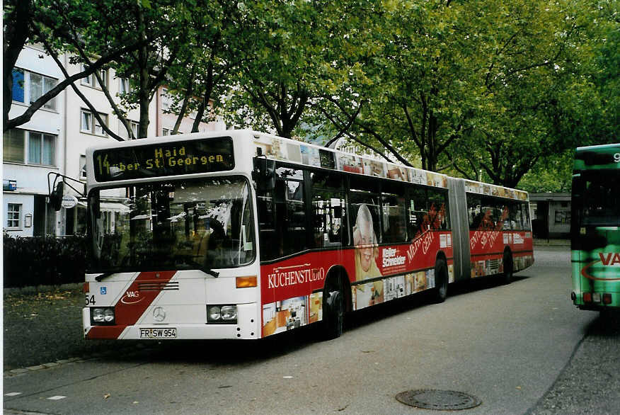 (087'201) - VAG Freiburg - Nr. 954/FR-SW 954 - Mercedes am 8. Juli 2006 in Freiburg, Siegesdenkmal