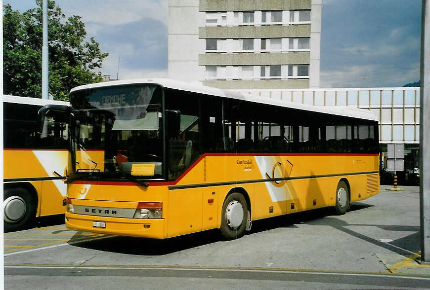 (087'929) - Dubuis, Savise - VS 3806 - Setra am 26. Juli 2006 beim Bahnhof Sion