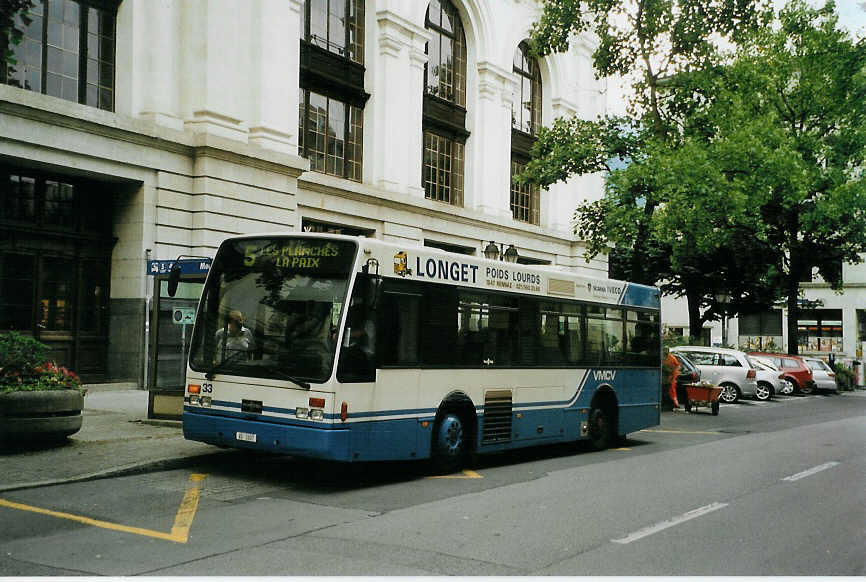 (088'832) - VMCV Clarens - Nr. 33/VD 1607 - Van Hool am 7. August 2006 beim Bahnhof Montreux