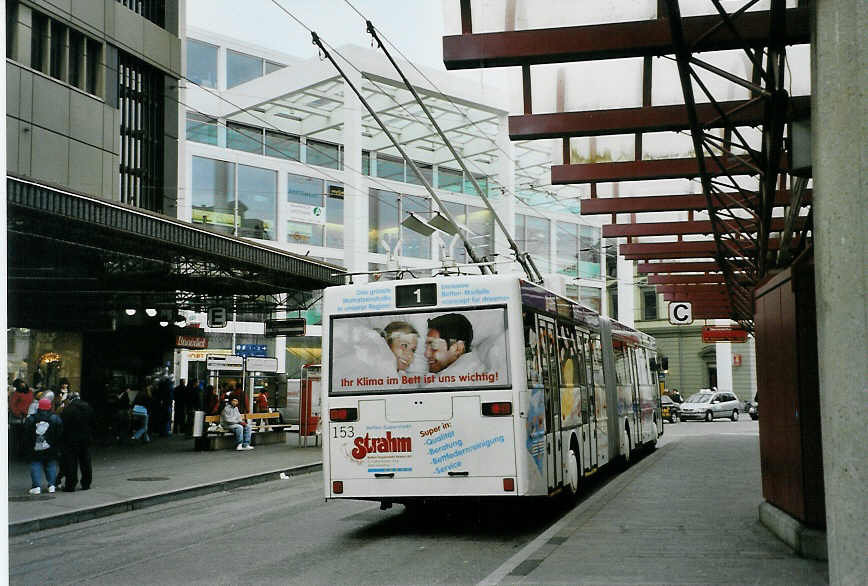 (090'507) - SW Winterthur - Nr. 153 - Mercedes Gelenktrolleybus am 11. November 2006 beim Hauptbahnhof Winterthur