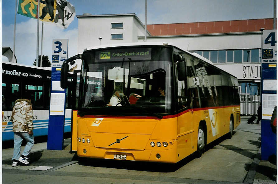 (093'208) - Schmidt, Jonschwil - TG 149'074 - Volvo (ex Buner&Schmidt, Jonschwil) am 22. Mrz 2007 beim Bahnhof Wil