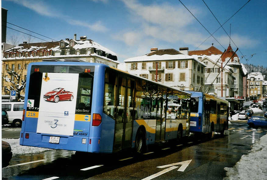 (093'336) - TC La Chaux-de-Fonds - Nr. 218/NE 27'218 - Mercedes am 25. Mrz 2007 beim Bahnhof La Chaux-de-Fonds 