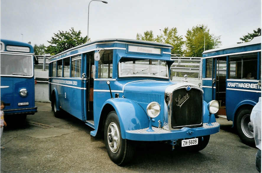 (094'629) - VBZ Zrich - Nr. 9/ZH 5609 - Saurer/SWS (ex Bamert, Wollerau; ex BBA Aarau Nr. 1; ex VBZ Zrich Nr. 209; ex VBZ Zrich Nr. 9) am 26. Mai 2007 beim Bahnhof Tiefenbrunnen