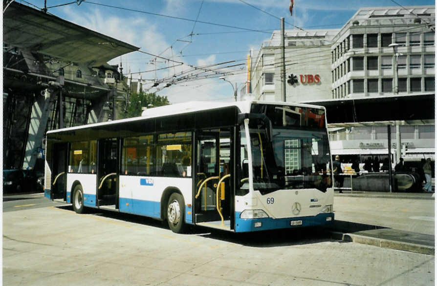 (096'715) - VBL Luzern - Nr. 69/LU 15'095 - Mercedes am 23. Juli 2007 beim Bahnhof Luzern