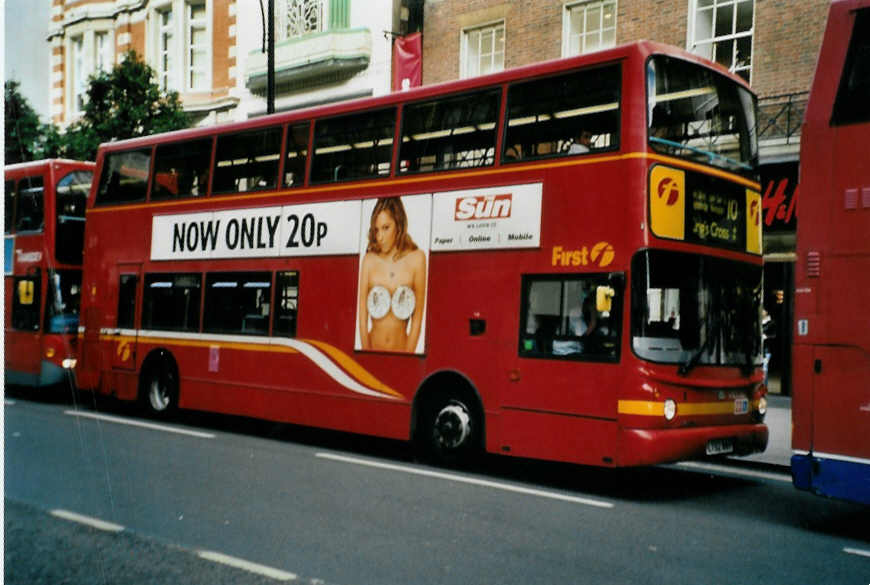 (098'933) - First - NR. WLI 762/LT52 ... - DAF am 25. September 2007 in London, Oxford Street