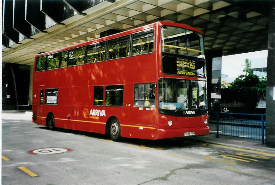 (099'007) - ARRIVA - DLA 99/T 299 FGN - DAF am 25. September 2007 in London, Euston