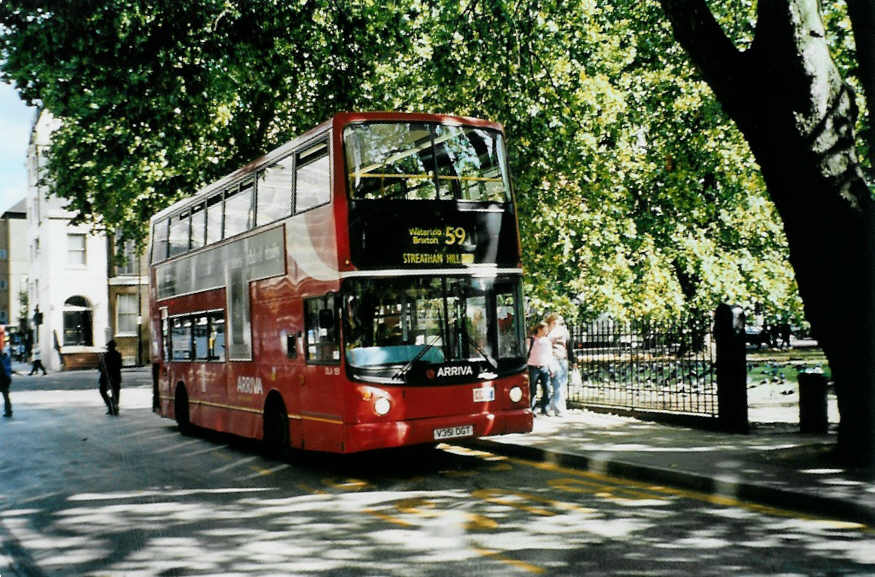 (099'018) - ARRIVA - Nr. DLA 151/V 351 DGT - DAF am 25. September 2007 in London, Euston