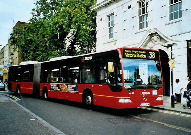 (099'116) - ARRIVA - Nr. MA 99/BX55 FUW - Mercedes am 25. September 2007 in London, Hackney