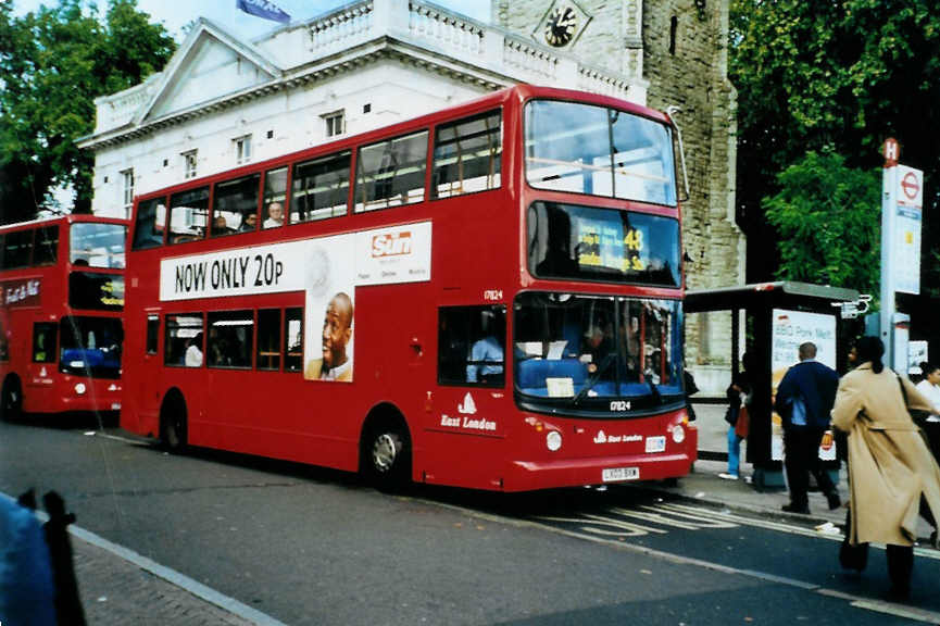 (099'119) - East London, London - Nr. 17'824/LX03 BXW - DAF am 25. September 2007 in London, Hackney