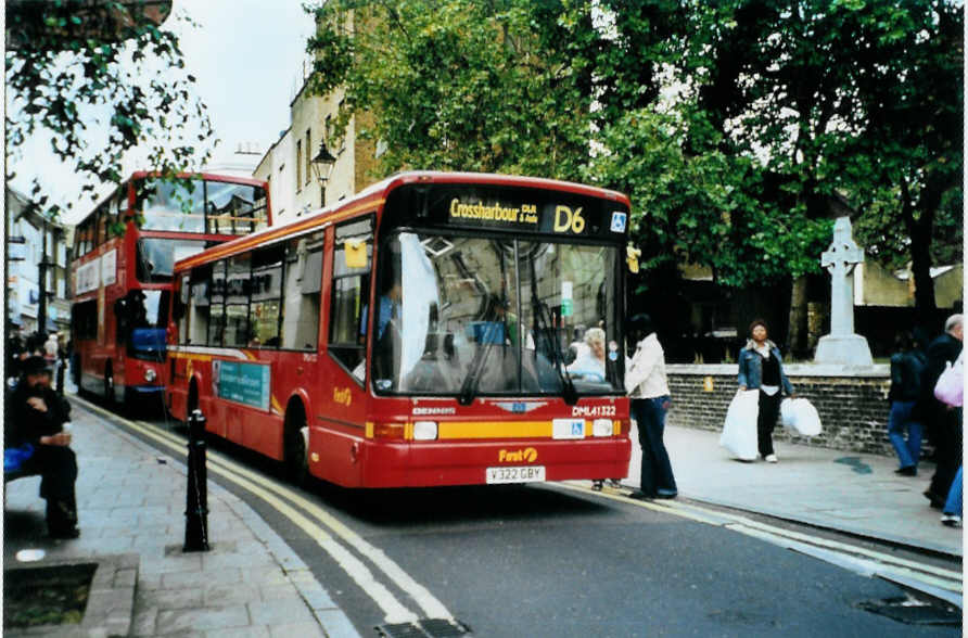 (099'132) - First - Nr. DML 41'322/V 322 GBY - Dennis am 25. September 2007 in London, Hackney