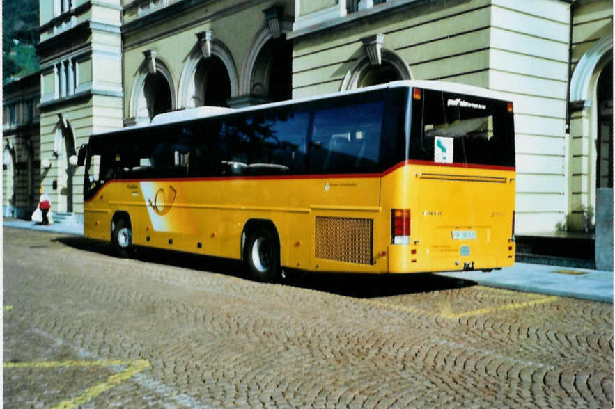 (099'719) - PostAuto Graubnden - GR 102'313 - Volvo am 3. Oktober 2007 beim Bahnhof Bellinzona