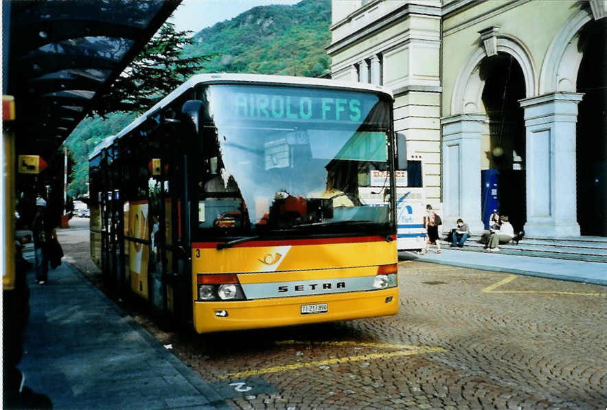 (099'734) - Marchetti, Airolo - Nr. 3/TI 217'890 - Setra am 3. Oktober 2007 beim Bahnhof Bellinzona