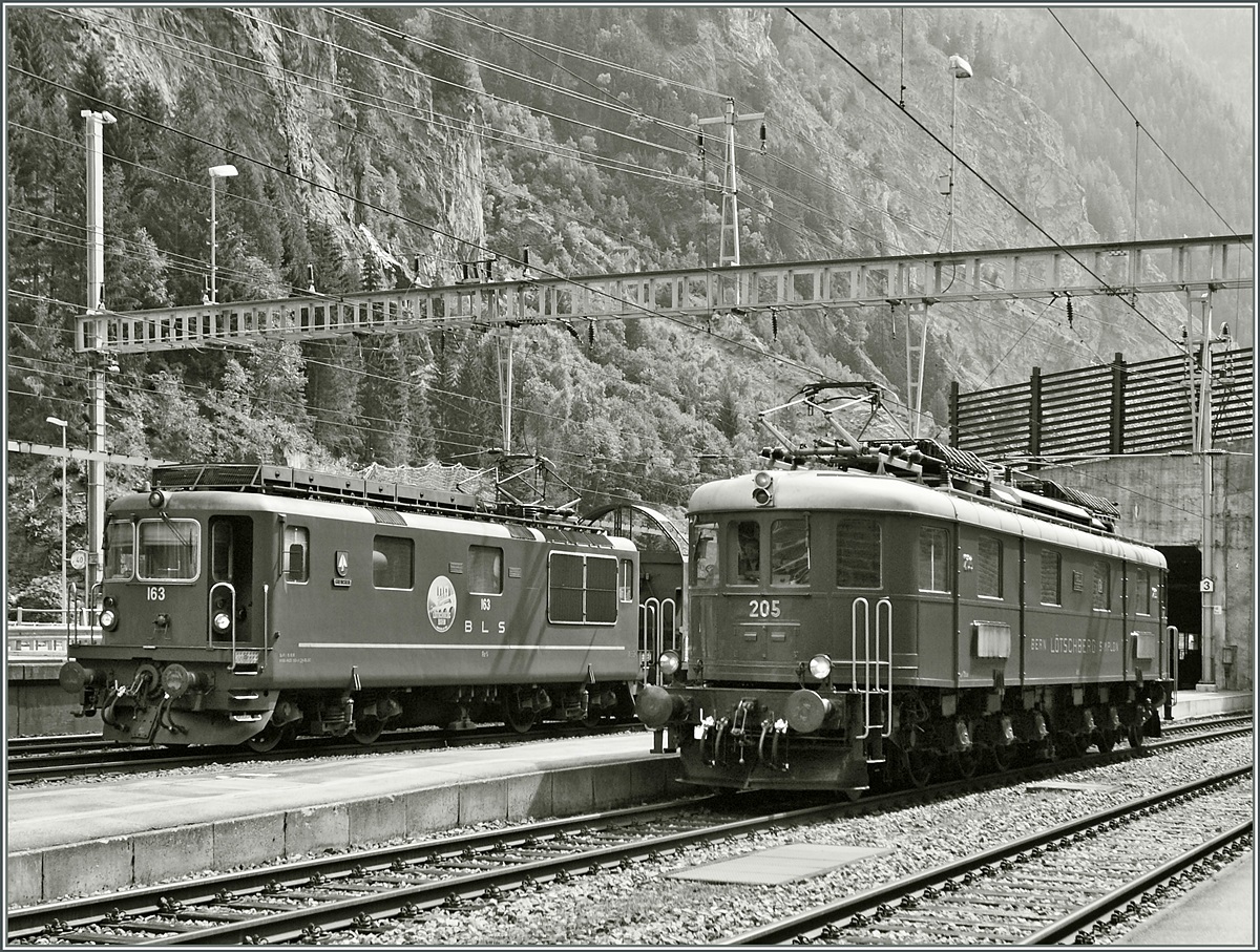 100 Jahre BLS: Re 4/4  Grenchen  und Ae 6/8 205 in Goppenstein.
Je zu ihrer Epoche prgten diese Loks das Erscheinungsbild der BLS.
7. Sept. 2013