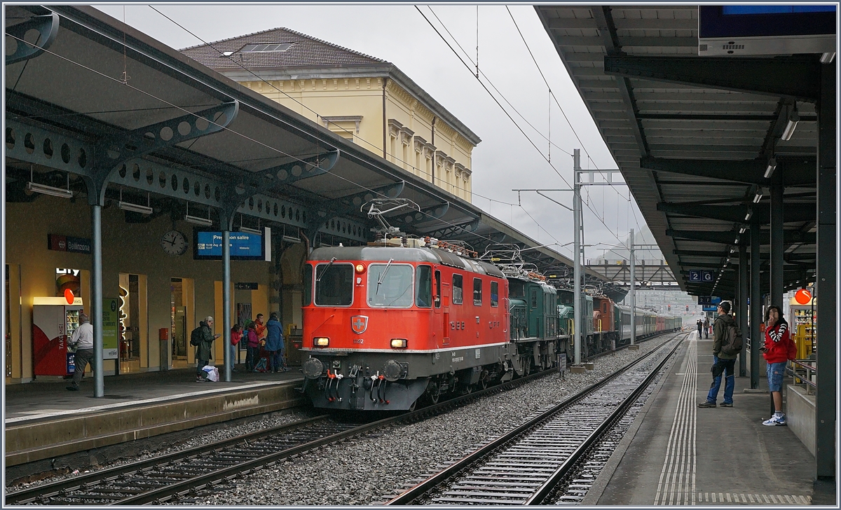 100 Jahre Krokodil Loks: der Krokodil Extrazug erreicht sein Ziel Bellinzona.

19. Okt. 2019