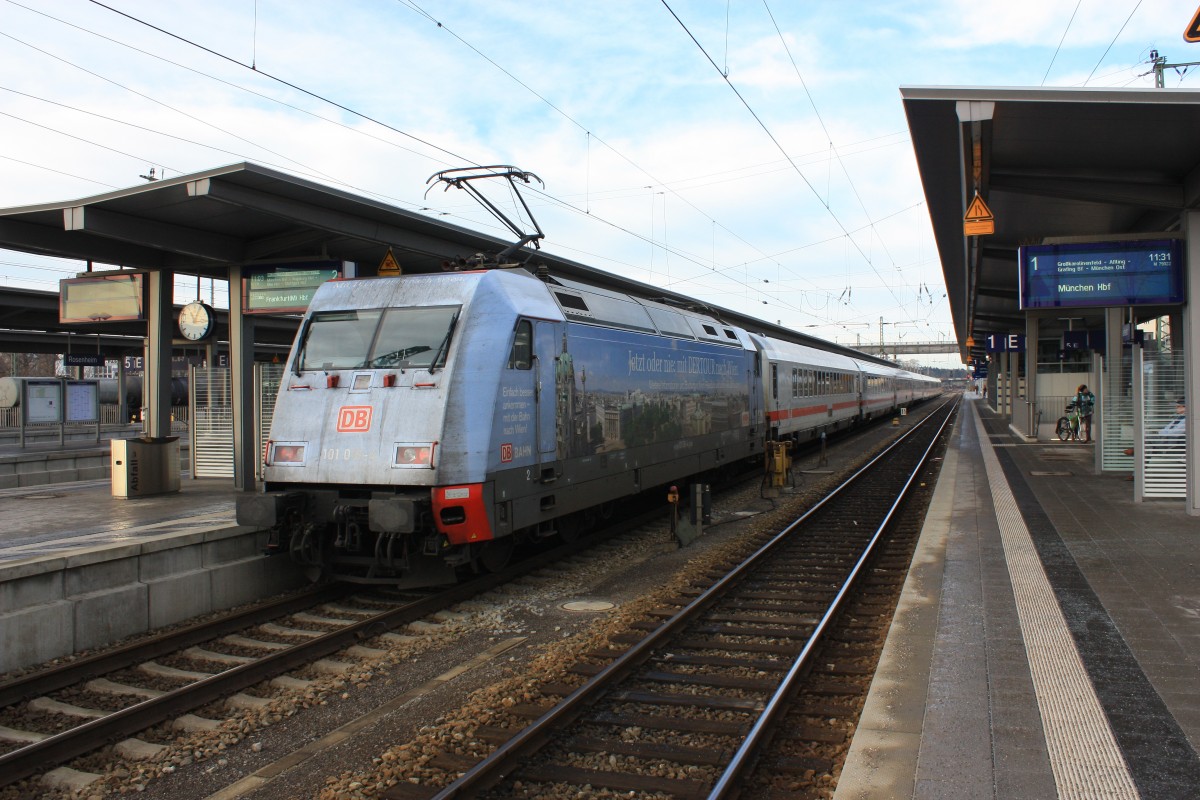 101 016-4 macht nun fr  DERTOUR  Werbung. Aufgenommen am 3. Januar 2014 im Bahnhof von Rosenheim.