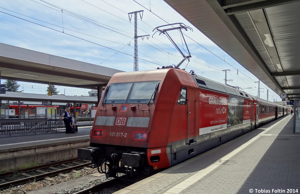 101-017 macht Werbung f�r Graub�nden. 
Aufgenommen im Mai 2014 beim Aufenthalt im N�rnberger Hauptbahnhof.