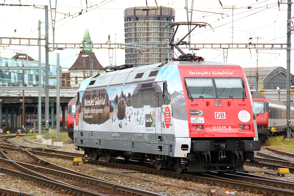 101 025-5 eine der vier Afrika-Werbeloks tauchte überraschend im Hbf Basel SBB auf. 01.06.12