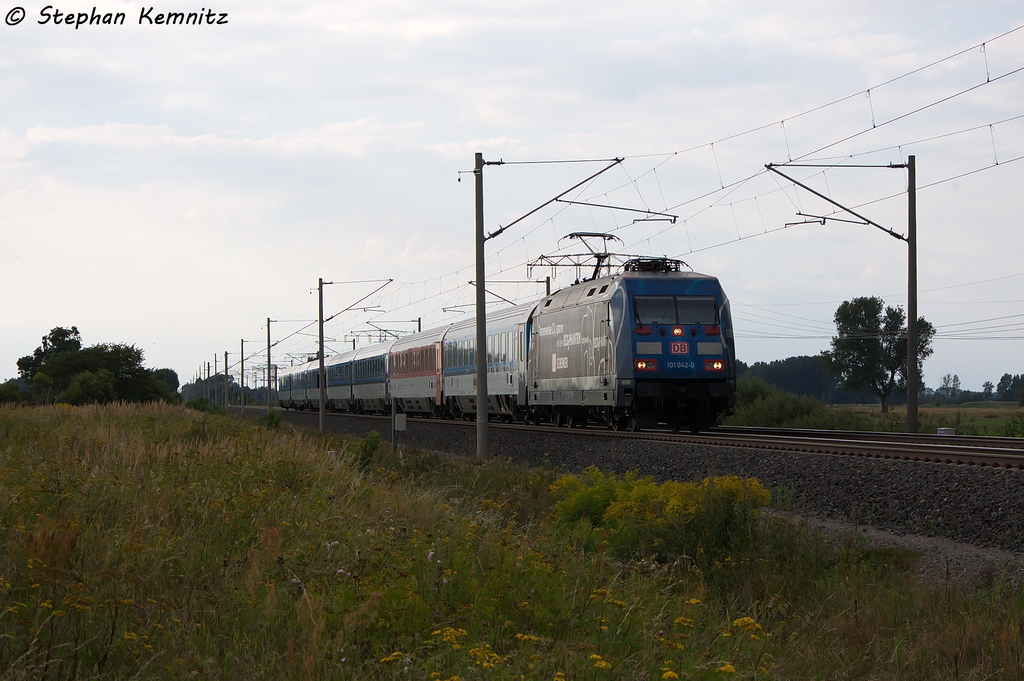 101 042-0  Ecophant  mit dem IC 2071 von Hamburg-Altona nach Dresden Hbf in Vietznitz. 17.08.2013