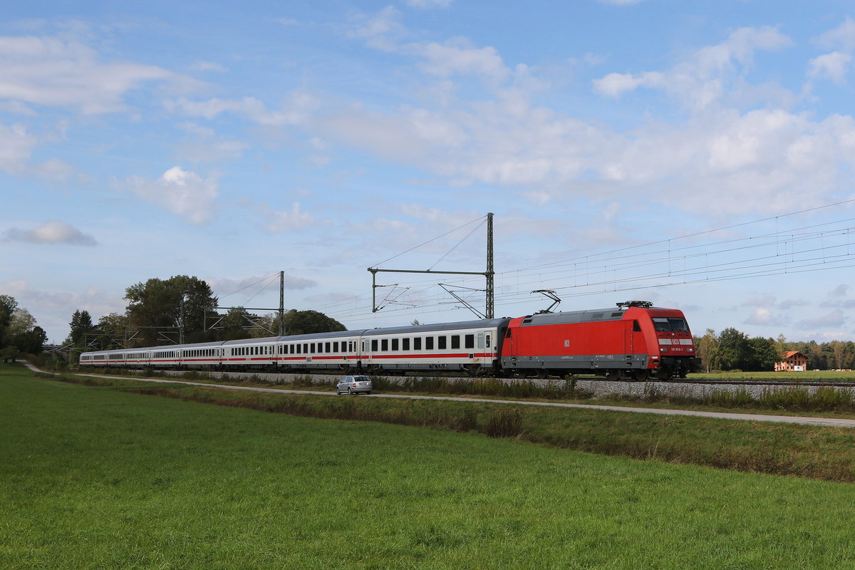 101 070 mit einem  EC  auf dem Weg nach Salzburg. Aufgenommen am 30.09.2020 bei bersee am Chiemsee.