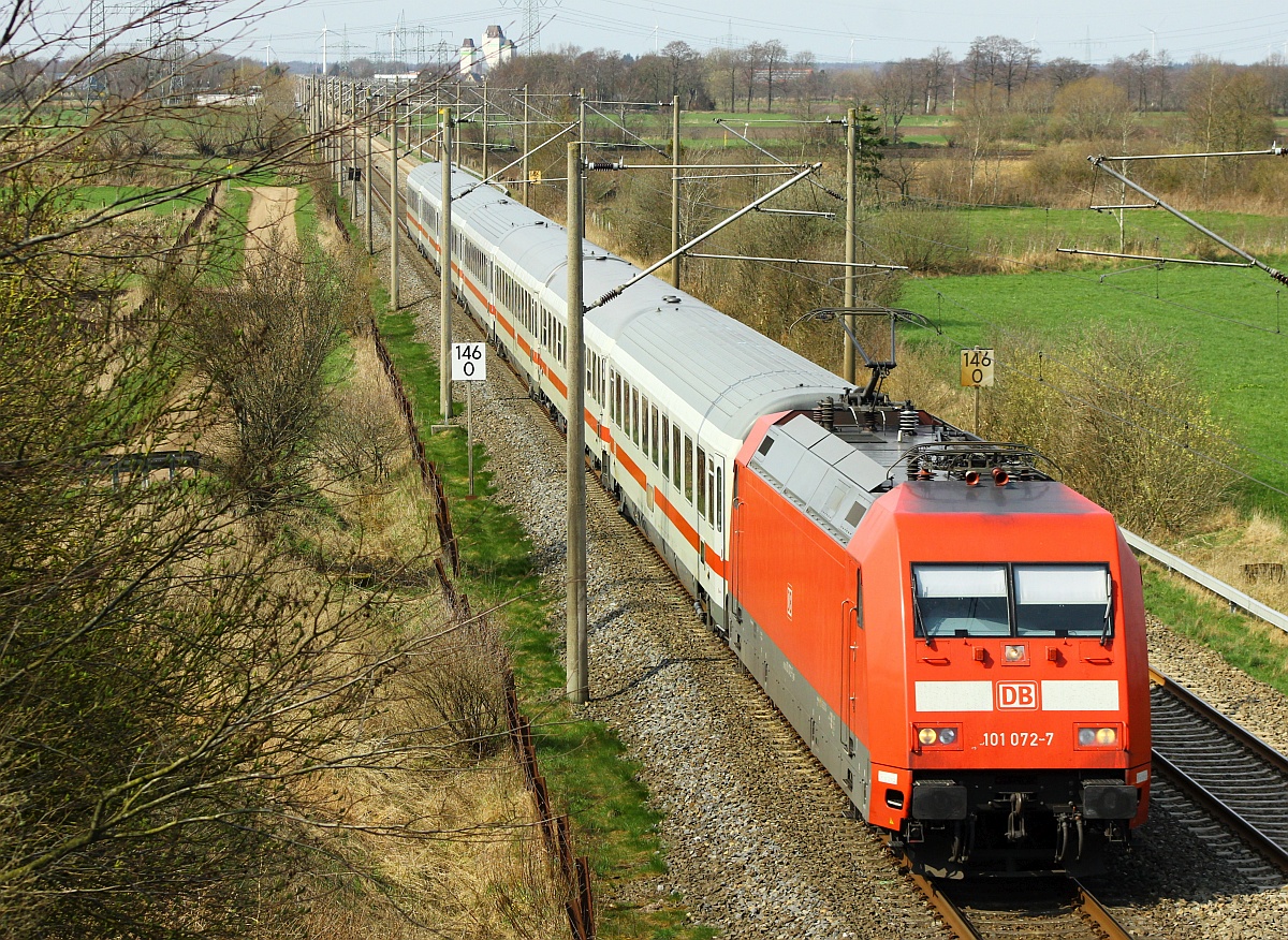 101 072-7 mit dem IC 2197 nach Köln. Lürschau 10.04.2016