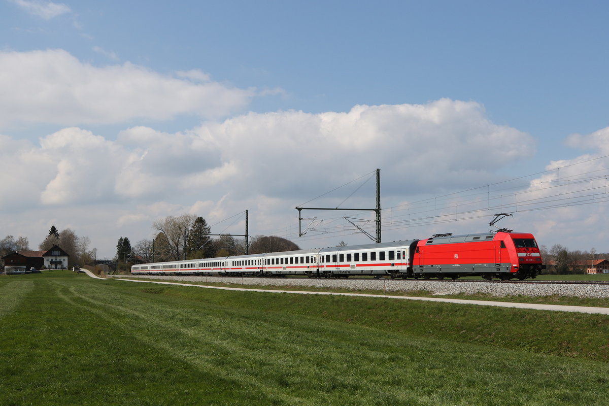 101 078 an einem  EC  am 16. April 2021 bei bersee.