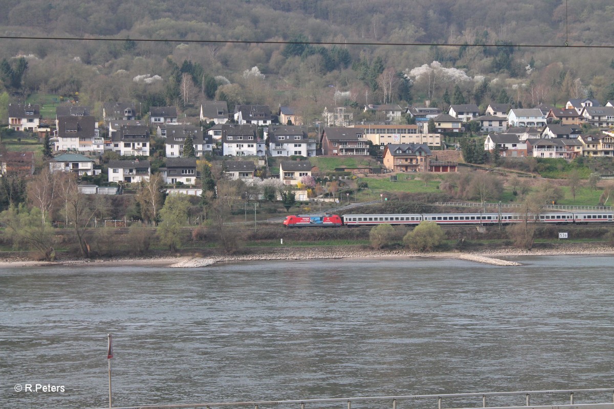 101 100-6  Tessin exotisCH  zieht mit einem IC an Trechtinghausen südwärts vorbei. 21.03.14