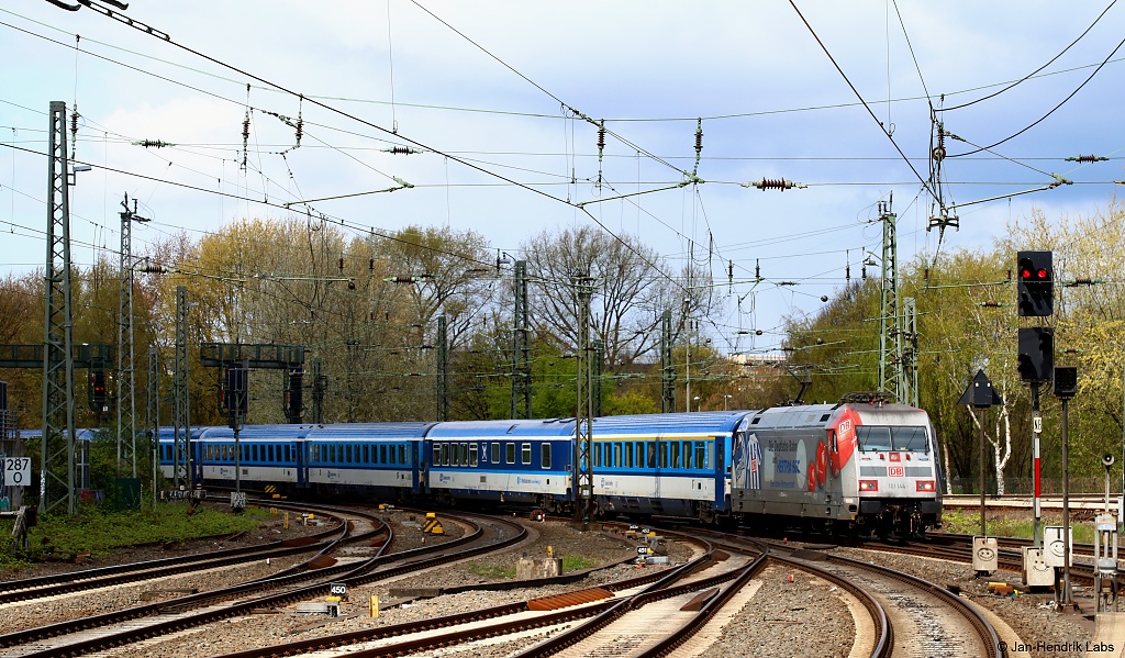 101 144-4 von DB Fernverkehr fuhr am Mittag des 17.04.17 mit dem EC 177 nach Praha hl.n. in dem Hamburger Hbf. ein.