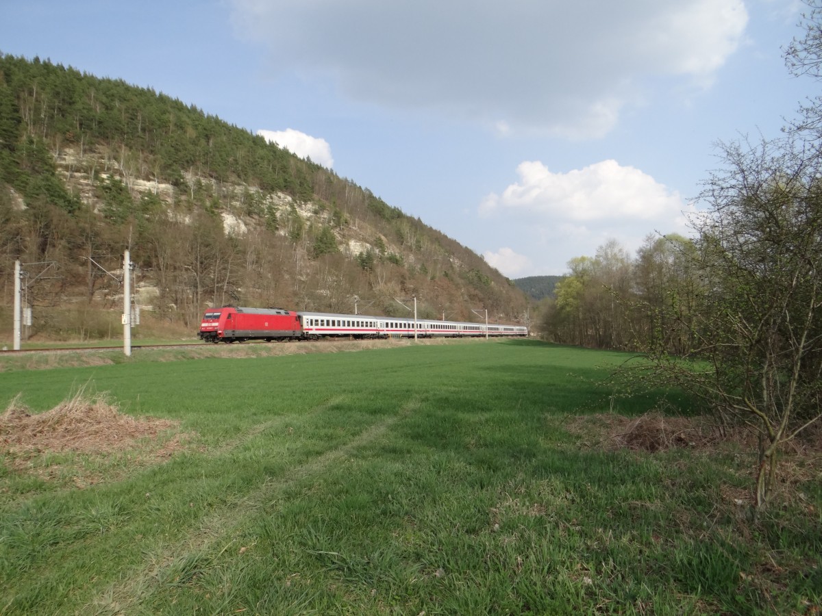 101 xxx mit einem IC zusehen am 02.04.14 vor Remschütz.