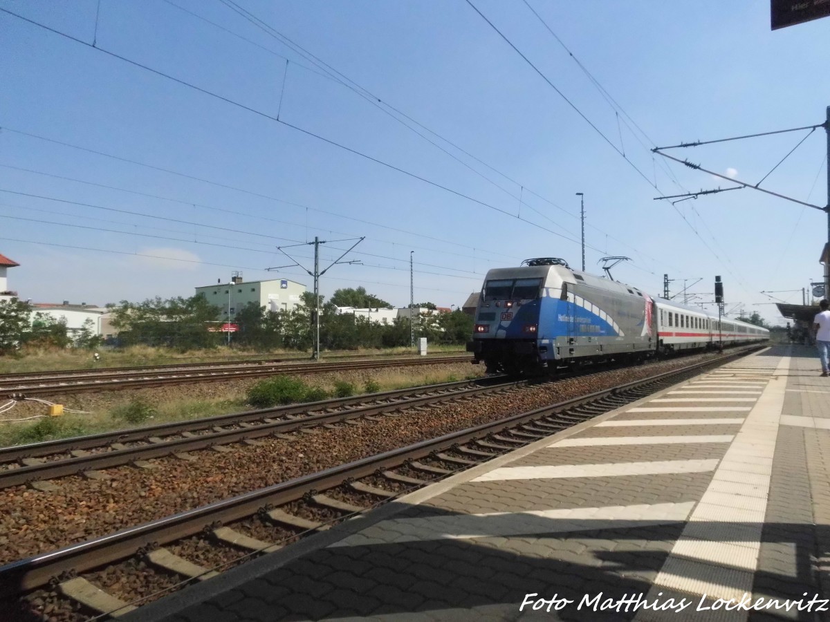 101 XXX mit einem InterCity (IC) beim durchfahren des Bahnhofs Delitzsch unt Bf am 3.8.15