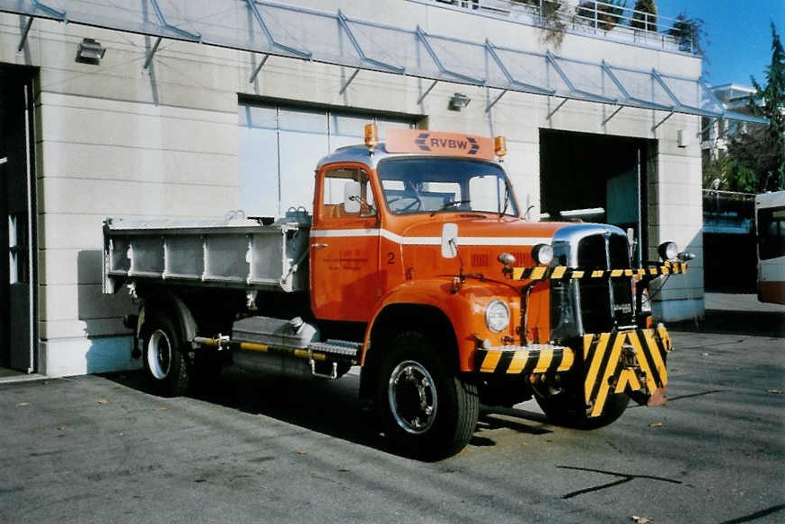 (101'005) - Aus dem Archiv: RVBW Wettingen - Nr. 2 - Saurer am 3. November 2007 in Wettingen, Garage